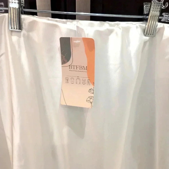 BTFBM Summer White Satin look Elastic Waist Skirt - size M or 8-10 BNWT - Picture 6 of 7
